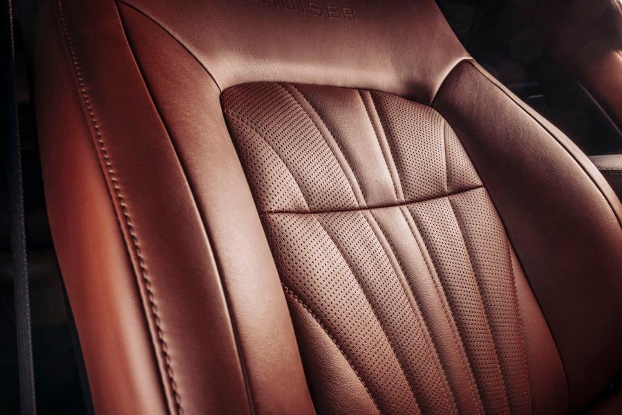 Детали интерьера Toyota Land Cruiser 200 Executive Lounge (UZJ200) 2020 года  (фото 4 из 6)